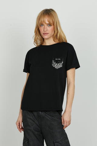 T-shirt LYRA mezza manica v/risvolto più taschino con pietre più strass