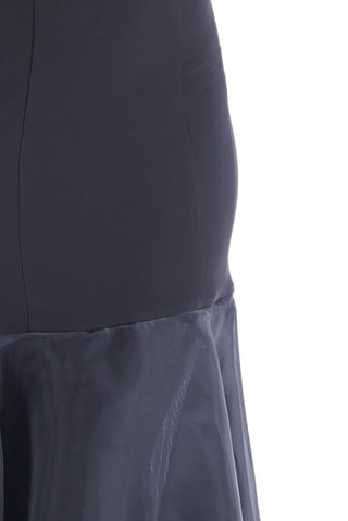 Abito lungo monospalla modello a sirena con balza in organza, relish fashion moda, abbigliamento femminile