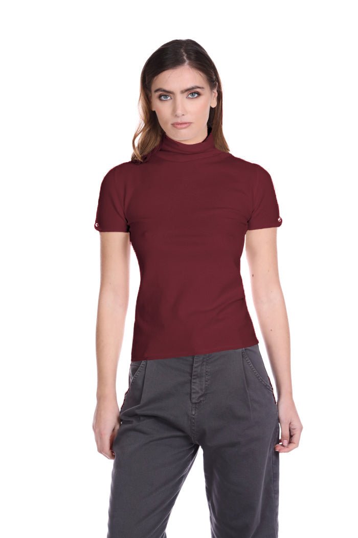 Maglia AMIRO mezza manica con bottone gioiello collo alto
