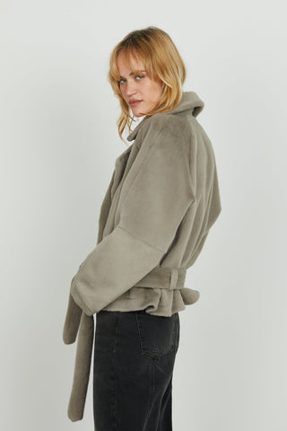 Pelliccia CLEOM eco manica lunga doppio pettocon alette più tasche più cintura