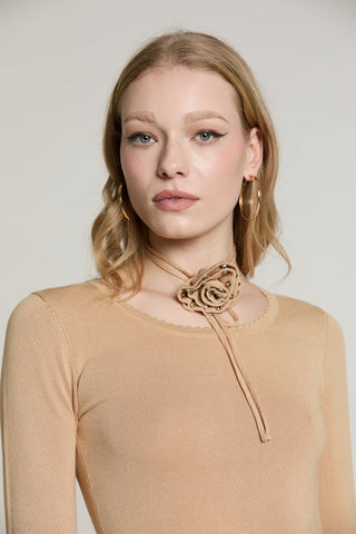 Maglia DANTIM manica lunga scollo madonna con collarino fiore con strass