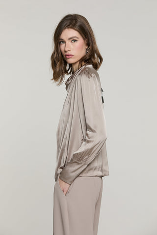 Blusa FRANZ manica lunga scollo morbido più pieghe