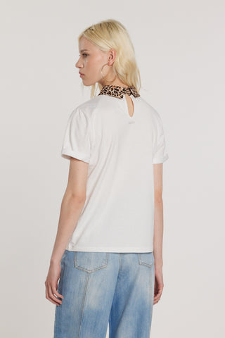 T-Shirt ARLETTI maniche corte con risvolto più colletto animalier più applicazioni gioiello più goccia