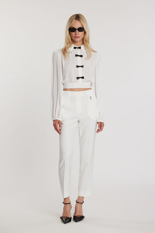 Blusa JANETTE corta maniche lunghe con fiocchi più ciondolo logo più apertura con pannello sulla schiena