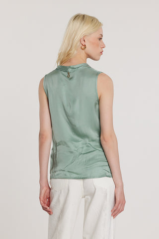 Blusa WOLFY smanicata con scollo morbido raso