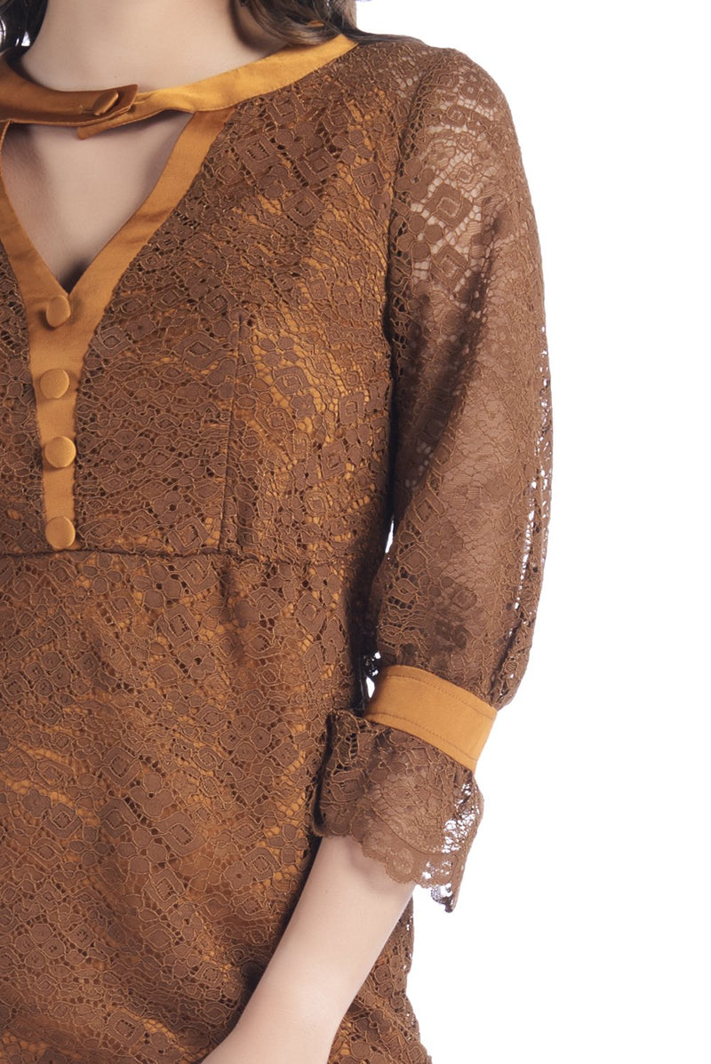 Abito corto in pizzo e bordi in raso, relish fashion moda, abbigliamento femminile