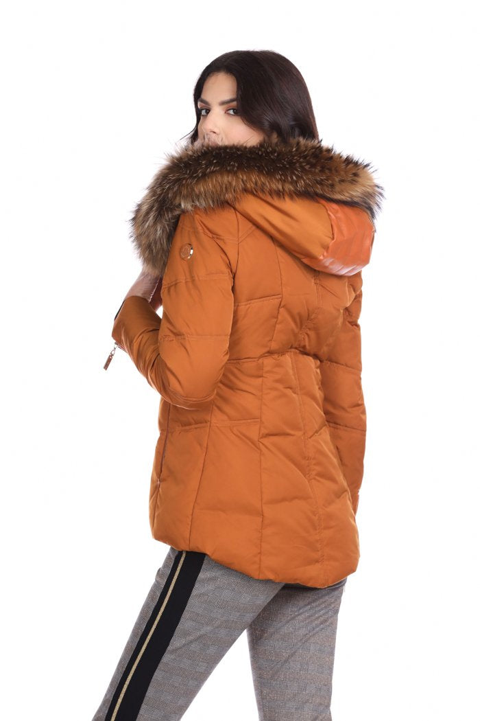 Piumino PYLET manica lunga con dettagli ecopelle più zip trasvers. più cappuccio pelliccia